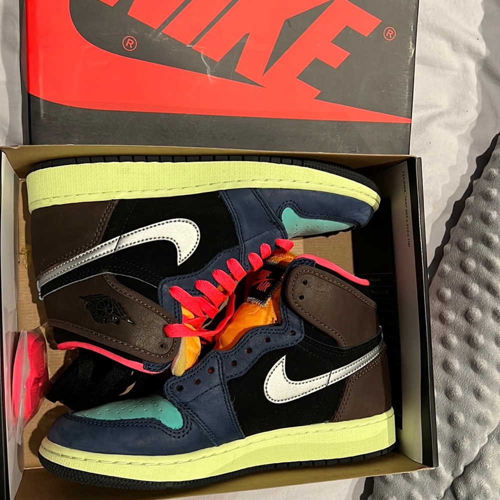 Boys Nike Air Jordan 1 Retro High OG GS - US size 5Y **MINT**